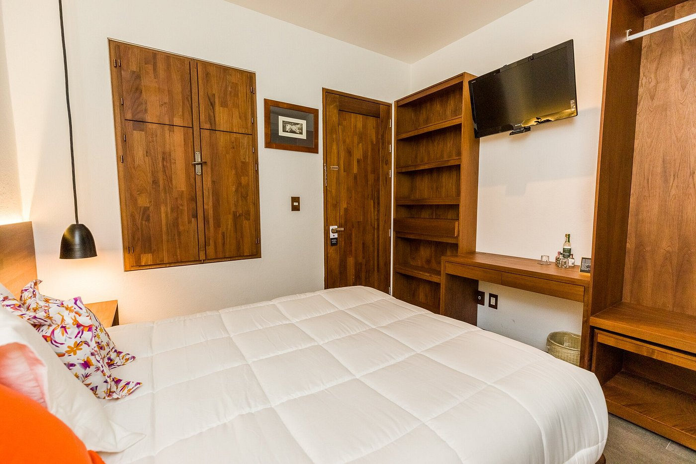 Hotel Oaxaca Inn: Clóset, puerta y ciegos de tzalam