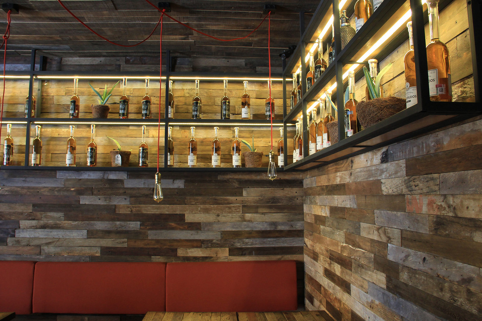 Expendio Tradición: Interiores de madera