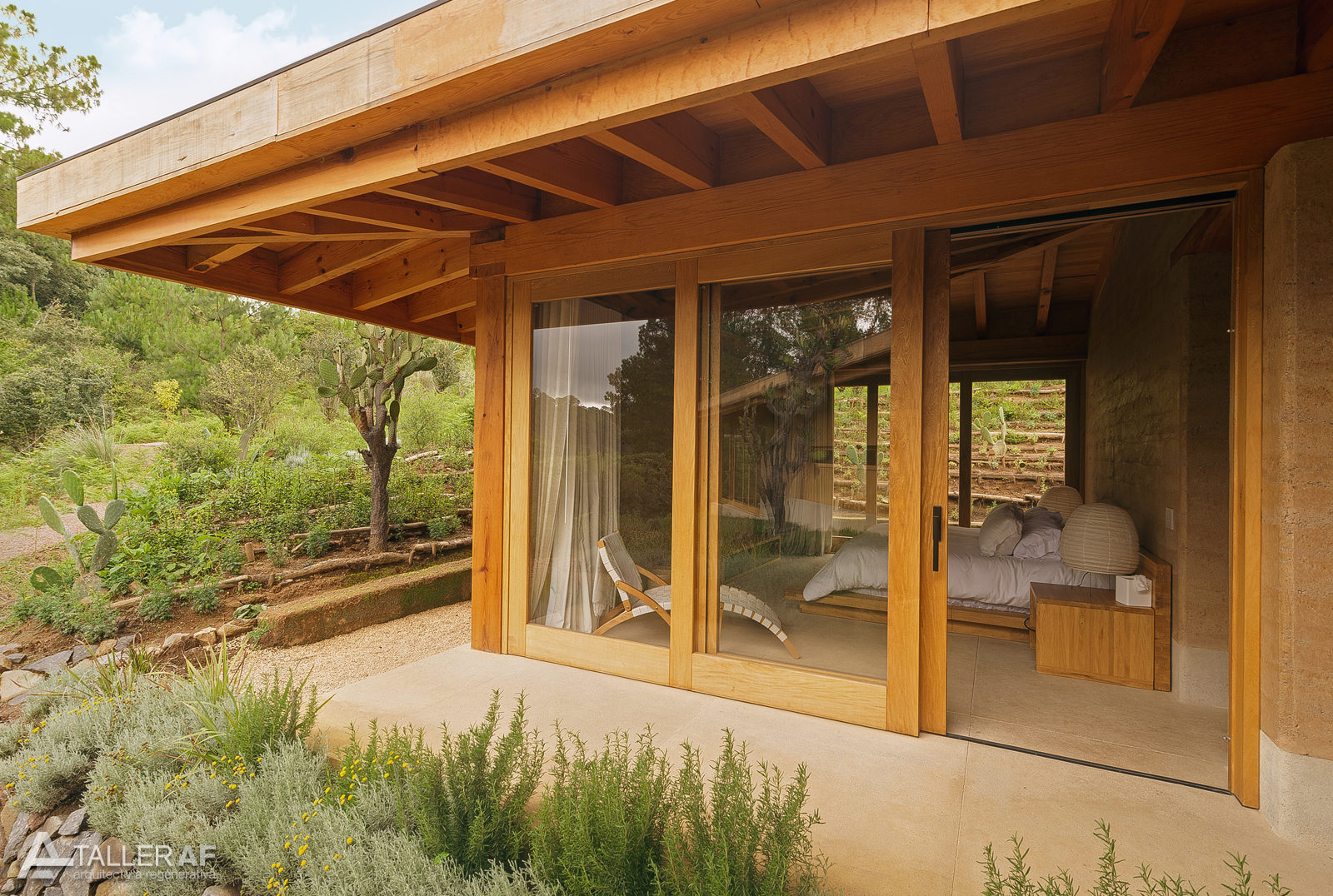 Casa O: Ventanas de madera