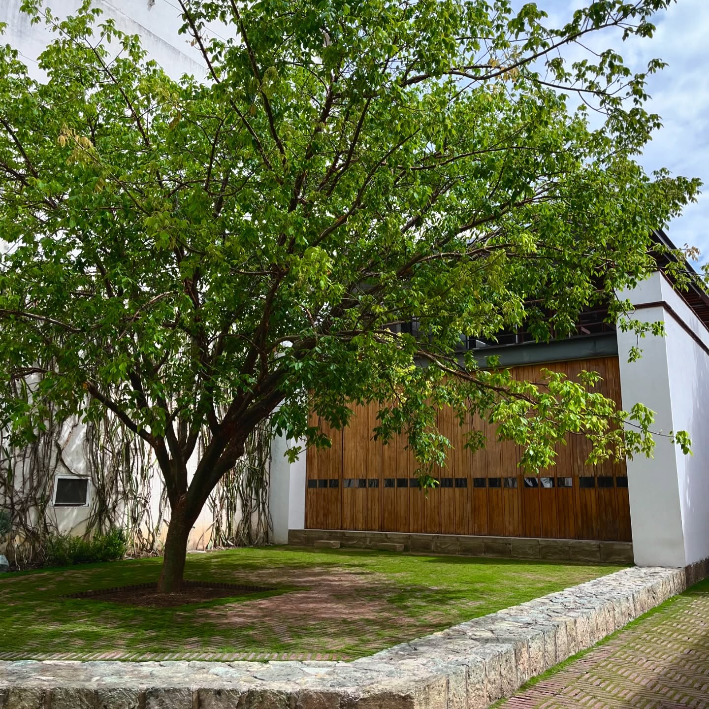 Centro Cultural San Pablo: Puertas de madera en el Centro Cultural San Pablo